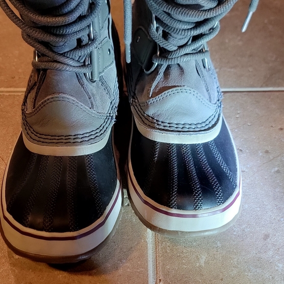 Sorel Women's Charcoal and Black Winter Boots - Picture 4 of 11